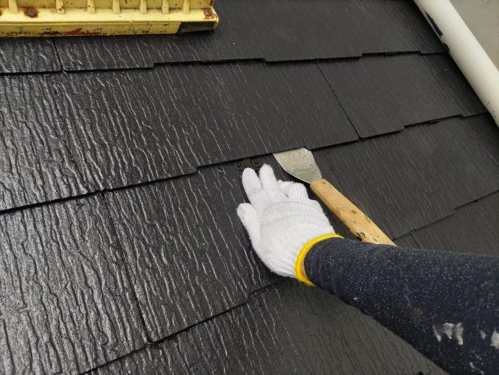 タスペーサー挿入
塗料で隙間が埋まらないように隙間を確保し、雨水の流れと通気性を良くします。