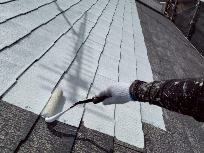 下塗り
密着性を良くするための作業です。簡単に説明するとボンドのような役割です。

