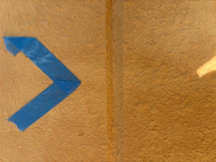 シーリング施工前
外壁目地部分、亀裂・断裂した既存シーリングを撤去し打ち替えです。