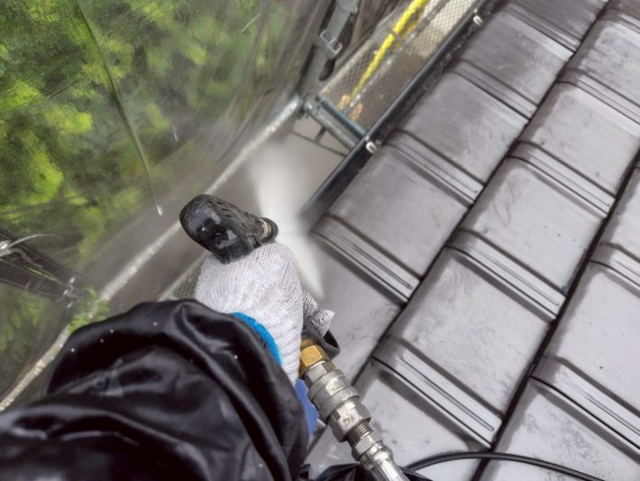 高圧洗浄
長年のゴミを洗い流し、詰まっている箇所があれば貫通させます。