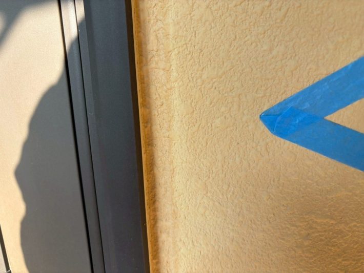 シーリング施工前
厚みを確保するために撤去し打ち替えになります。