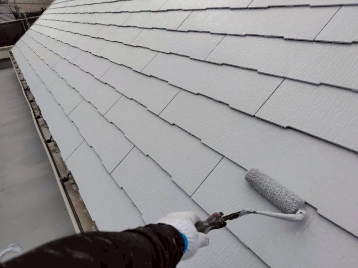 上塗り
塗り残しや、塗りムラを無くし美観性と耐候性を高めます。