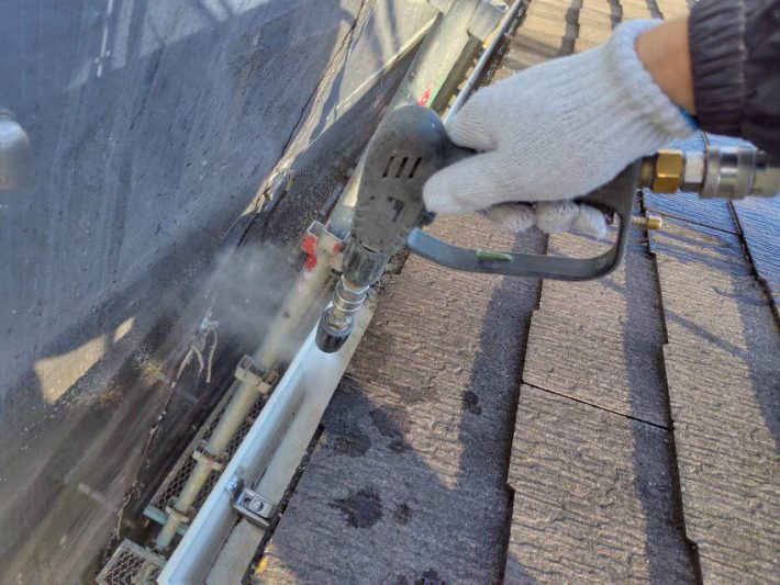 高圧洗浄
長年のゴミを洗い流し、詰まっている箇所があれば貫通させます。