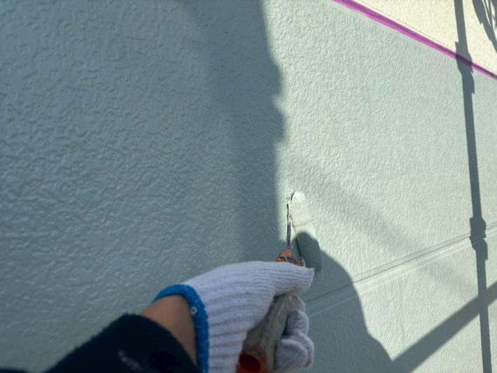 上塗り
塗り残しや、塗りムラを無くし
美観性と耐候性を高めます。