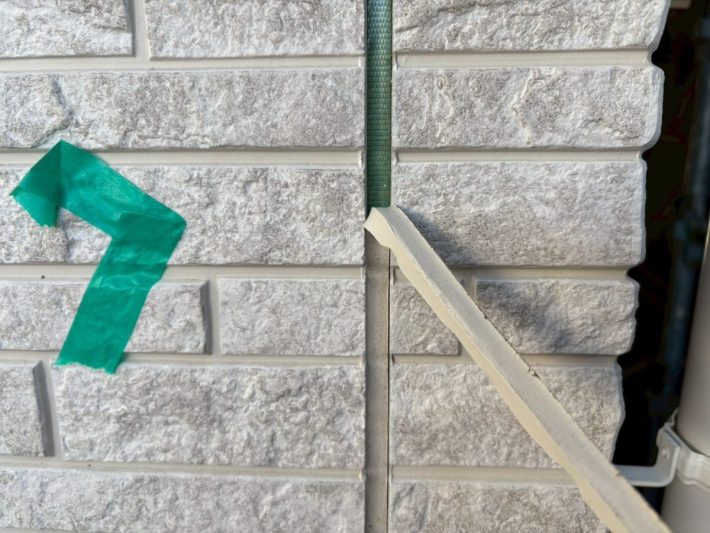 既存シーリング撤去中