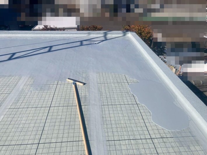 ウレタン１回目
ウレタン塗膜防水材を１層目塗布します。