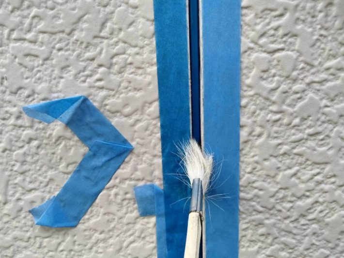 プライマー
シーリングの密着性を良くする為の作業です。この作業を怠ると、すぐに剥がれてしまう事があります。