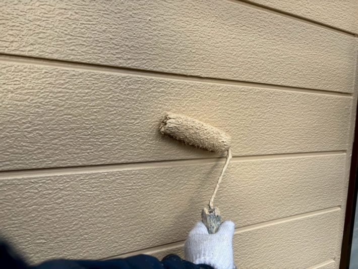 上塗り
塗り残しや、塗りムラを無くし
美観性と耐候性を高めます。