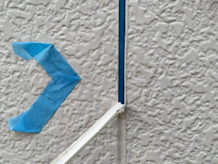 既存シーリング撤去中