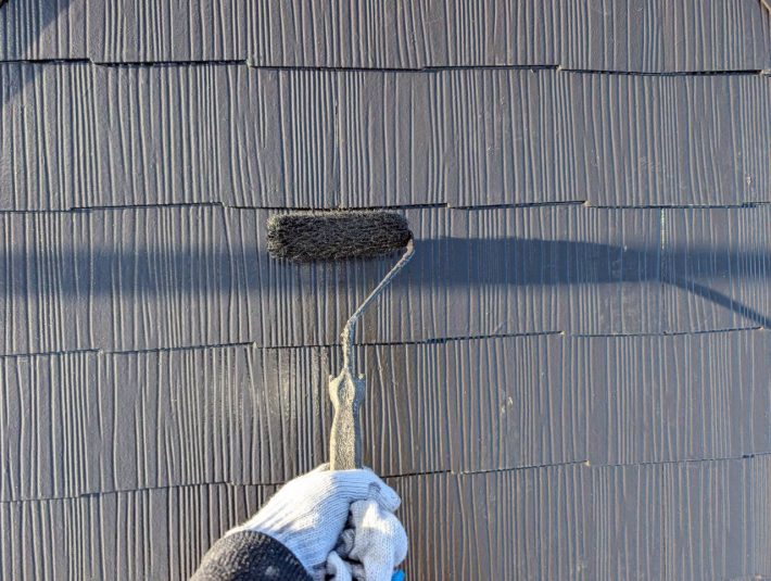 上塗り
塗り残しや、塗りムラを無くし美観性と耐候性を高めます。