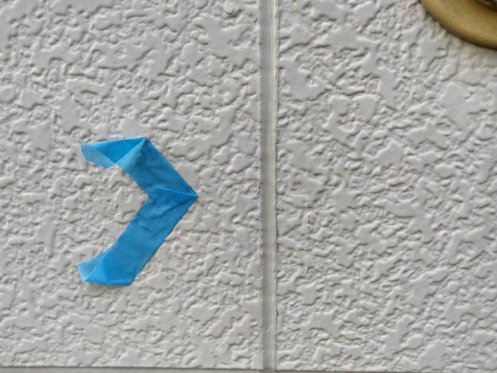 シーリング施工前
外壁目地部分、亀裂・断裂した既存シーリングを撤去し打ち替えです。