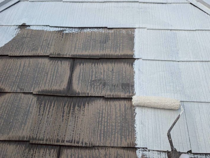 下塗り
細かいひび割れを埋め、密着性を良くするための作業です。簡単に説明するとボンドのような役割です。