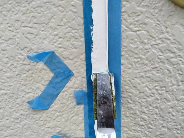 シーリング均し
規定量の厚み確を確保し綺麗に均します。
ただ均すだけでなく、内部に空洞ができないように最低1往復、押さえ込むようにします。