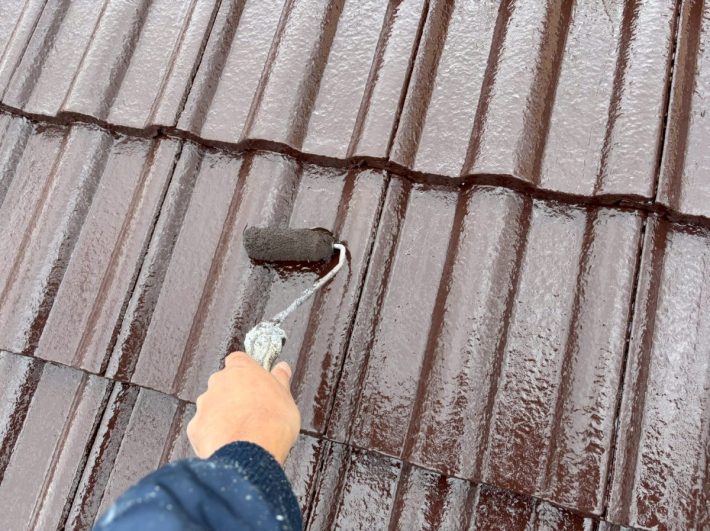 上塗り
塗り残しや、塗りムラを無くし美観性と耐候性を高めます。