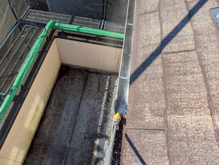 高圧洗浄
長年のゴミを洗い流し、詰まっている箇所があれば貫通させます。