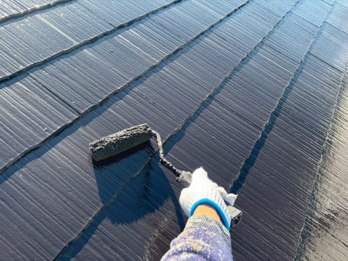 上塗り
塗り残しや、塗りムラを無くし
美観性と耐候性を高めます。