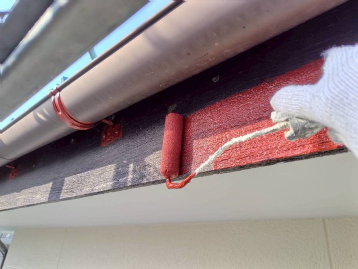 木部用下塗り
木部専用下塗り材で塗料の吸い込みをなくします。